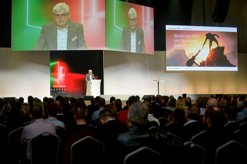 „Sie können Krise und Sie können Zukunft“ lautete die Kernaussage der Rede von Vorstand Karl Trautmann beim Auftaktplenum des ElectronicPartner Kongresses.