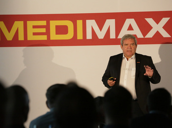 Friedrich Sobol eröffnet die MEDIMAX Unternehmertagung 2021 mit einem Rück- und Ausblick zur Entwicklung der Franchise-Fachmarktlinie. 