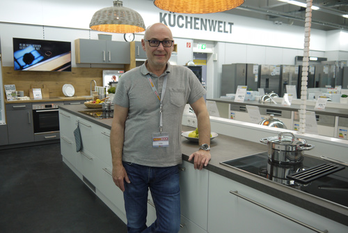 MEDIMAX Unternehmer Udo Mählitz ist begeistert vom Support des Kooperationspartners. Im Rahmen seines individuellen Konzepts setzt er vor allem auf hochwertige Haushaltselektronik.