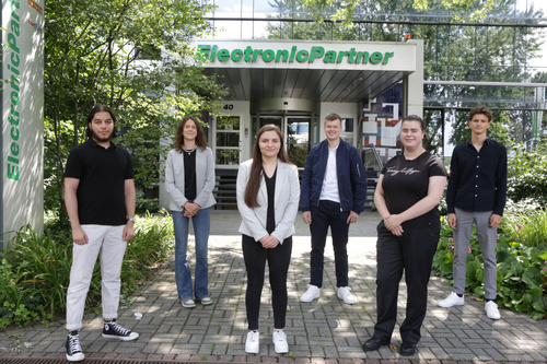 ElectronicPartner freut sich über sechs neue Auszubildende in der Zentrale und zwei am Lagerstandort Augsburg. Während die Nachwuchskräfte in Bayern erst im September starten, erwartete die Düsseldorfer Azubis schon jetzt ein spannender Einstieg.