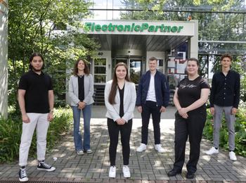 ElectronicPartner freut sich über sechs neue Auszubildende in der Zentrale und zwei am Lagerstandort Augsburg. Während die Nachwuchskräfte in Bayern erst im September starten, erwartete die Düsseldorfer Azubis schon jetzt ein spannender Einstieg.