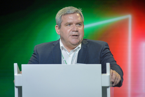 Friedrich Sobol blickt in seiner Ansprache auf die weitere Ausrichtung der Marken EP: und MEDIMAX.