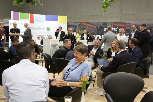 Reges Treiben am ElectronicPartner-Stand: Zum ersten Mal präsentierte sich das Unternehmen im CityCube – gemeinsam mit Expert und Euronics.