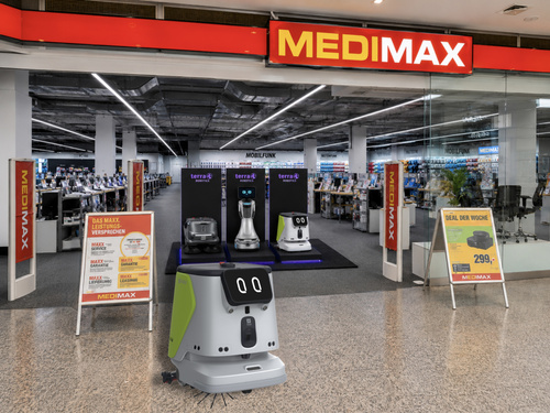 Ki-generierte Beispieloptik Robotik-Präsnetation im MEDIMAX Markt